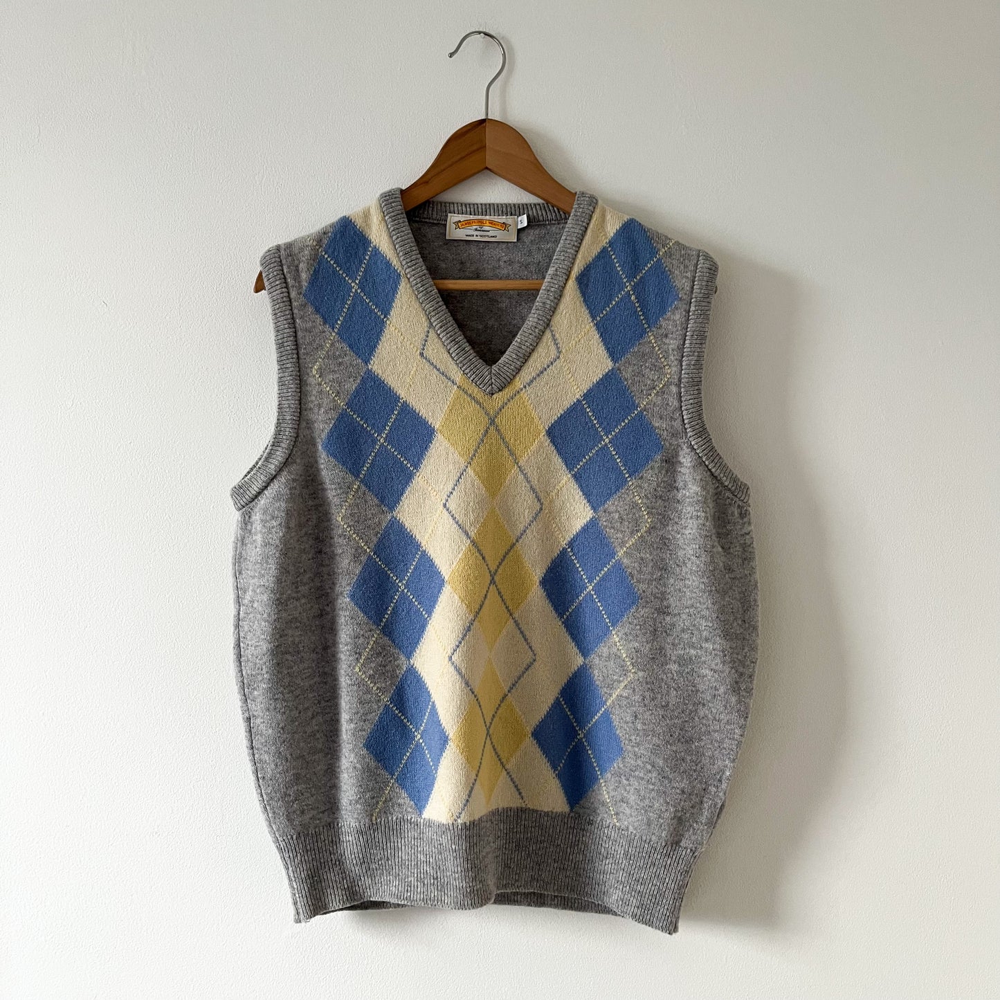 V-neck argyle lambswool waistcoat