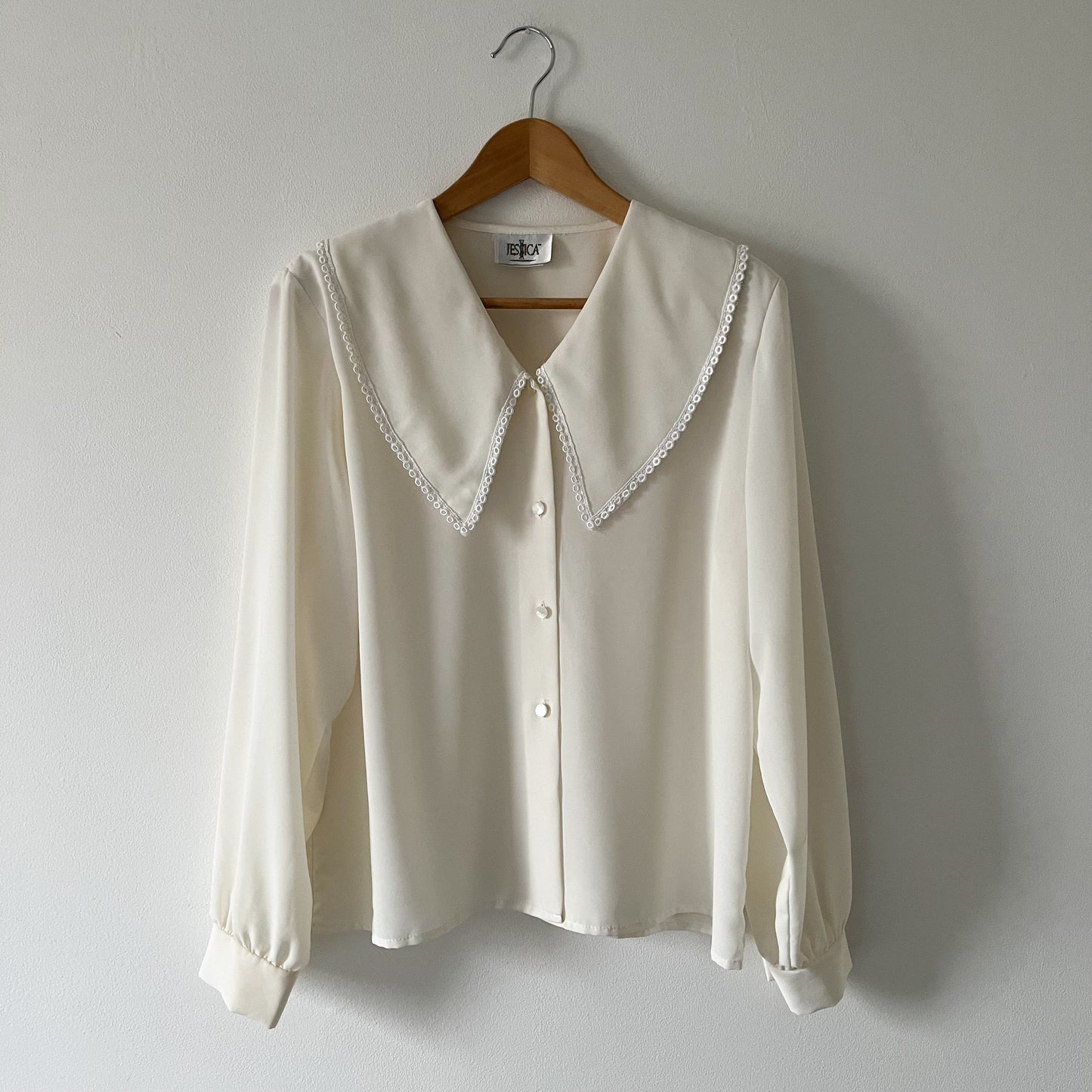 Big collar blouse