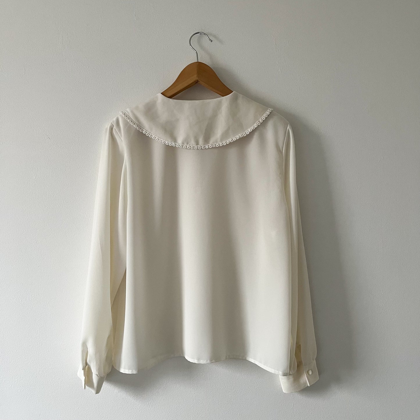 Big collar blouse