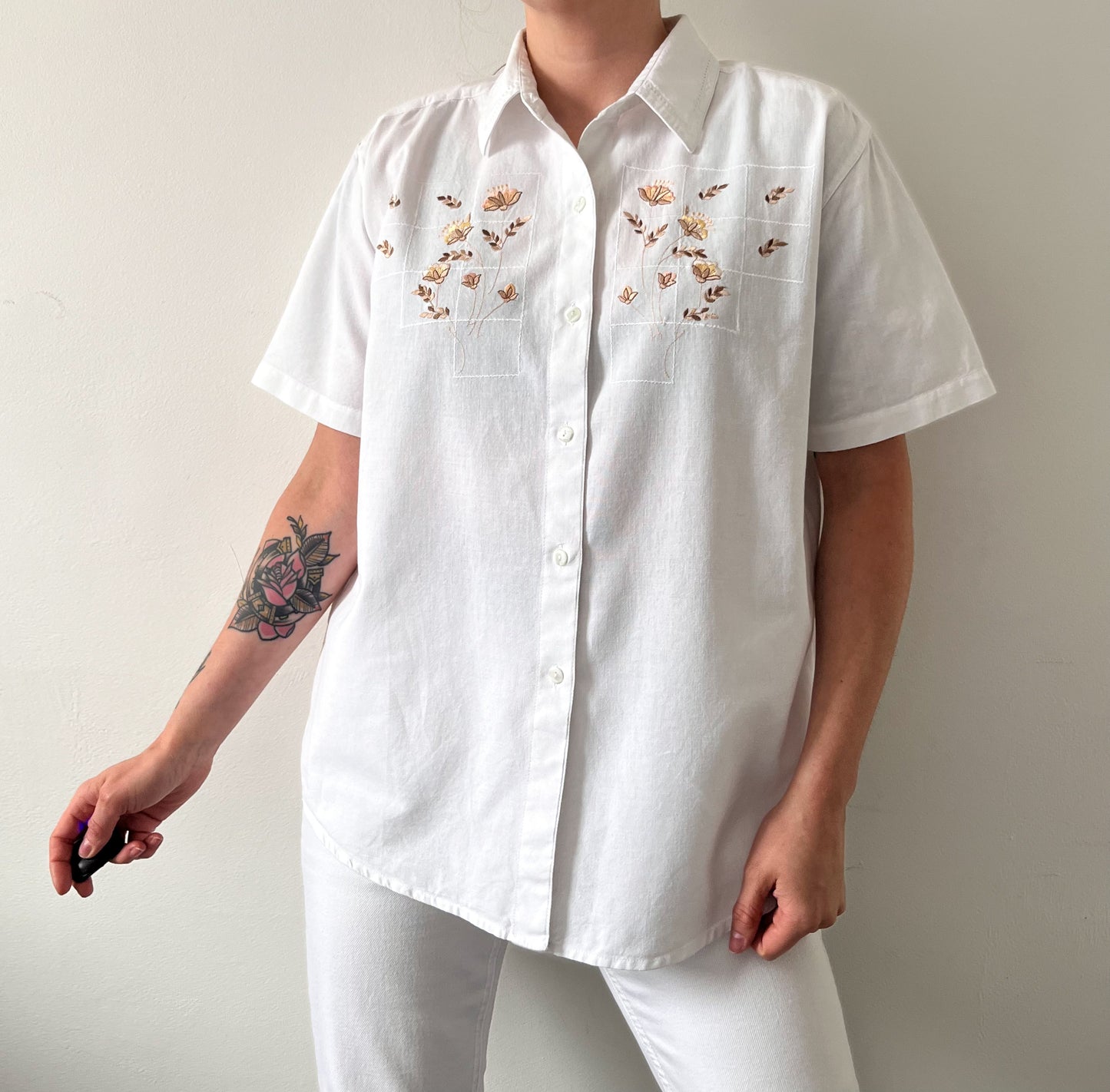 Vintage white short sleeve shirt with embroidery