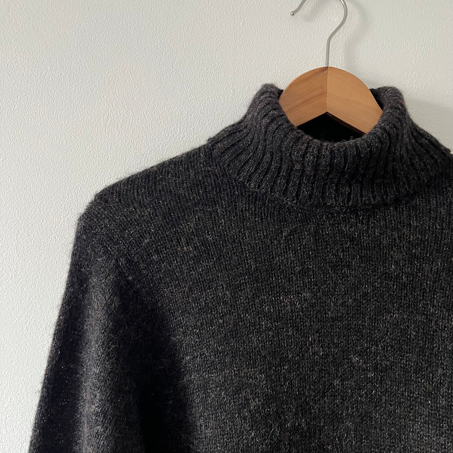 Shetland wool dark brown turtleneck