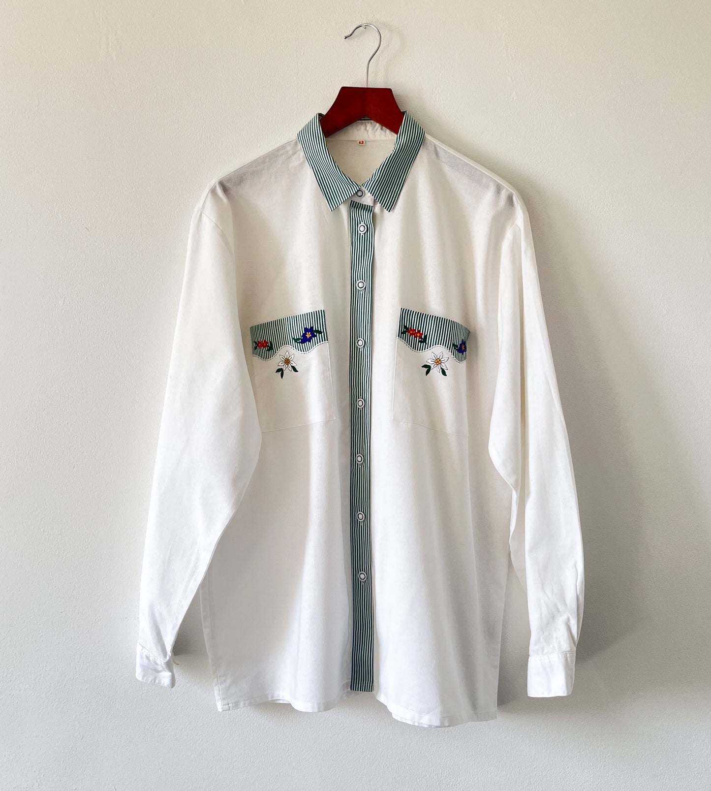 Cotton shirt with embroidery