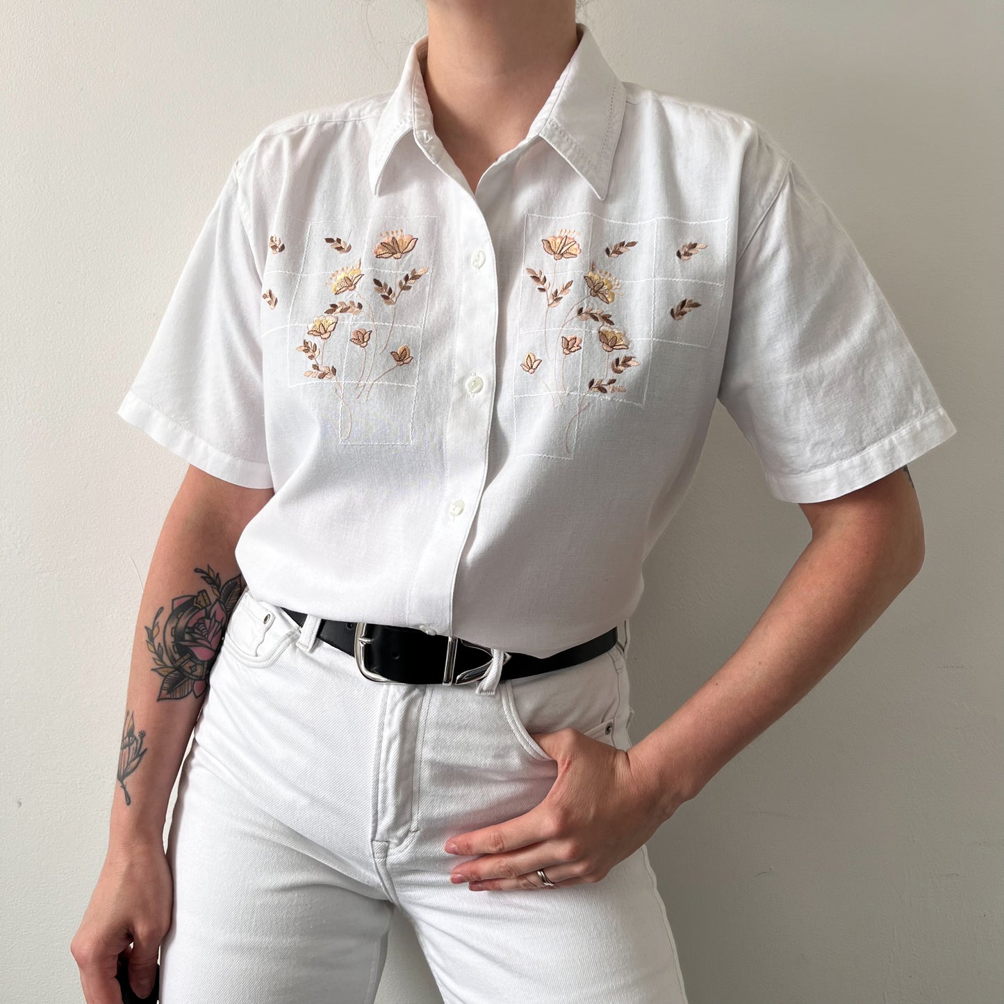 Vintage white short sleeve shirt with embroidery