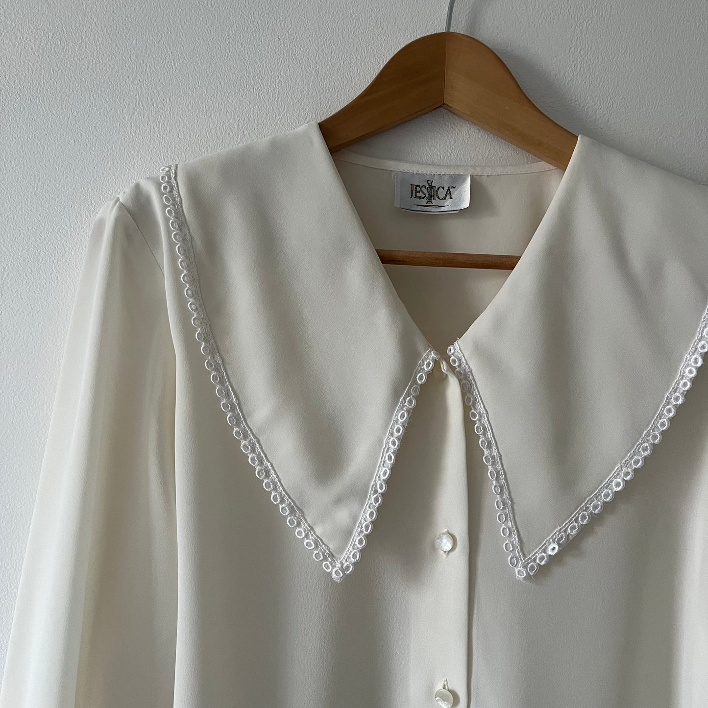 Big collar blouse