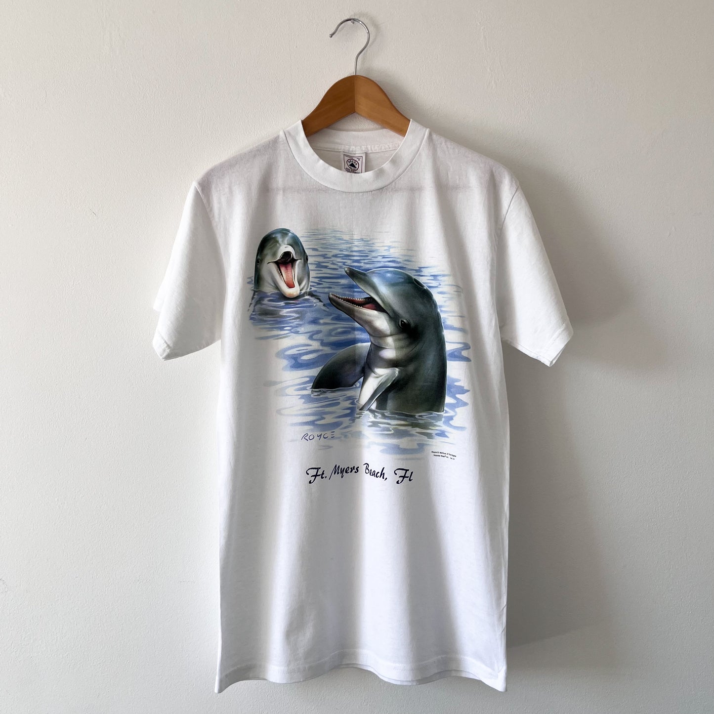 Vintage T-shirt with dolphins