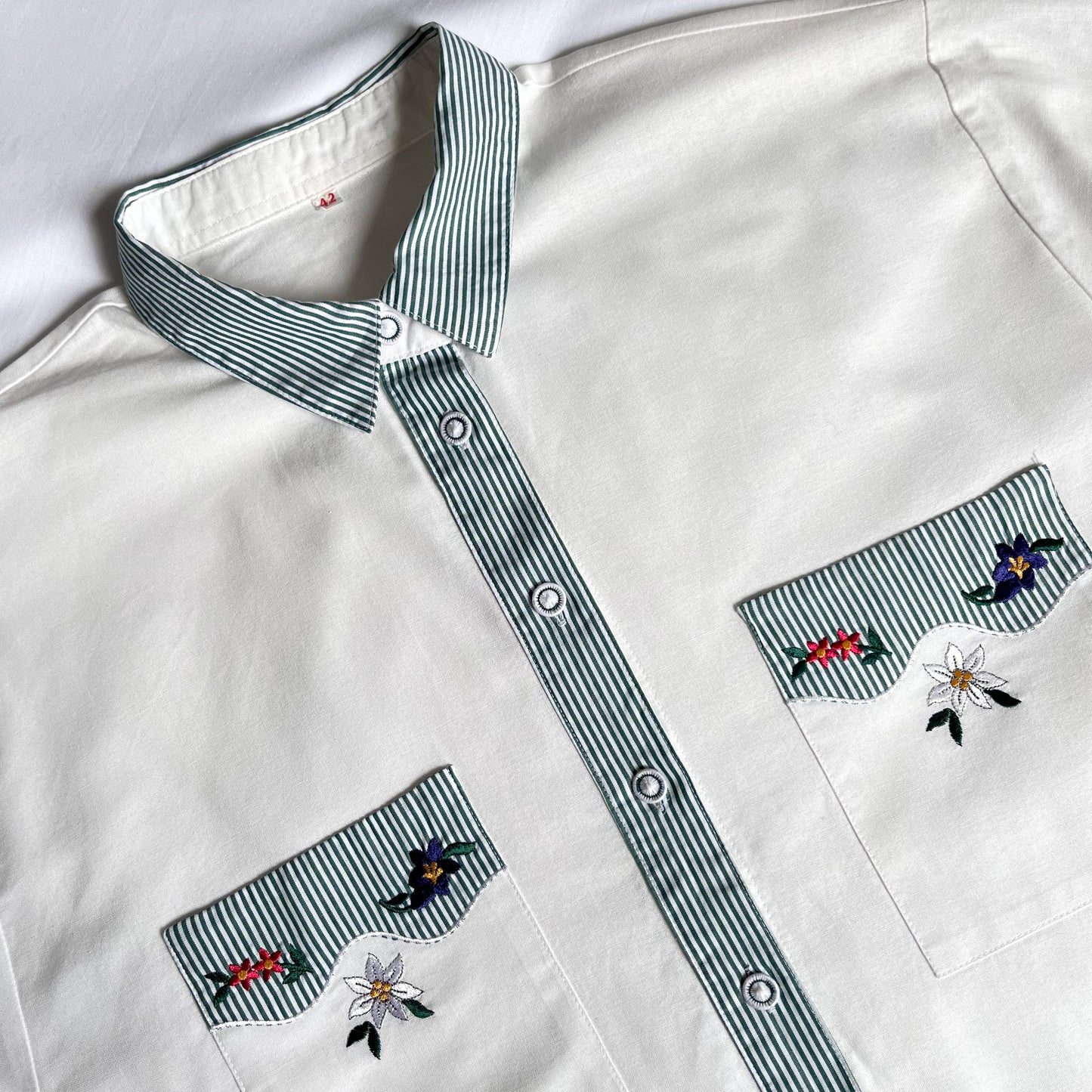 Cotton shirt with embroidery