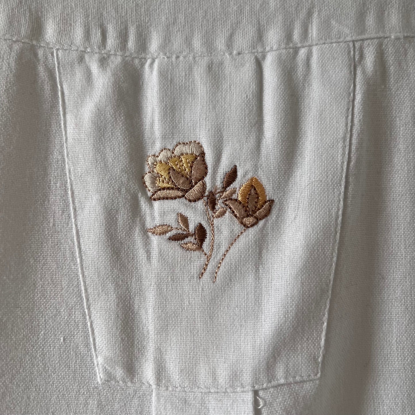 Vintage white short sleeve shirt with embroidery