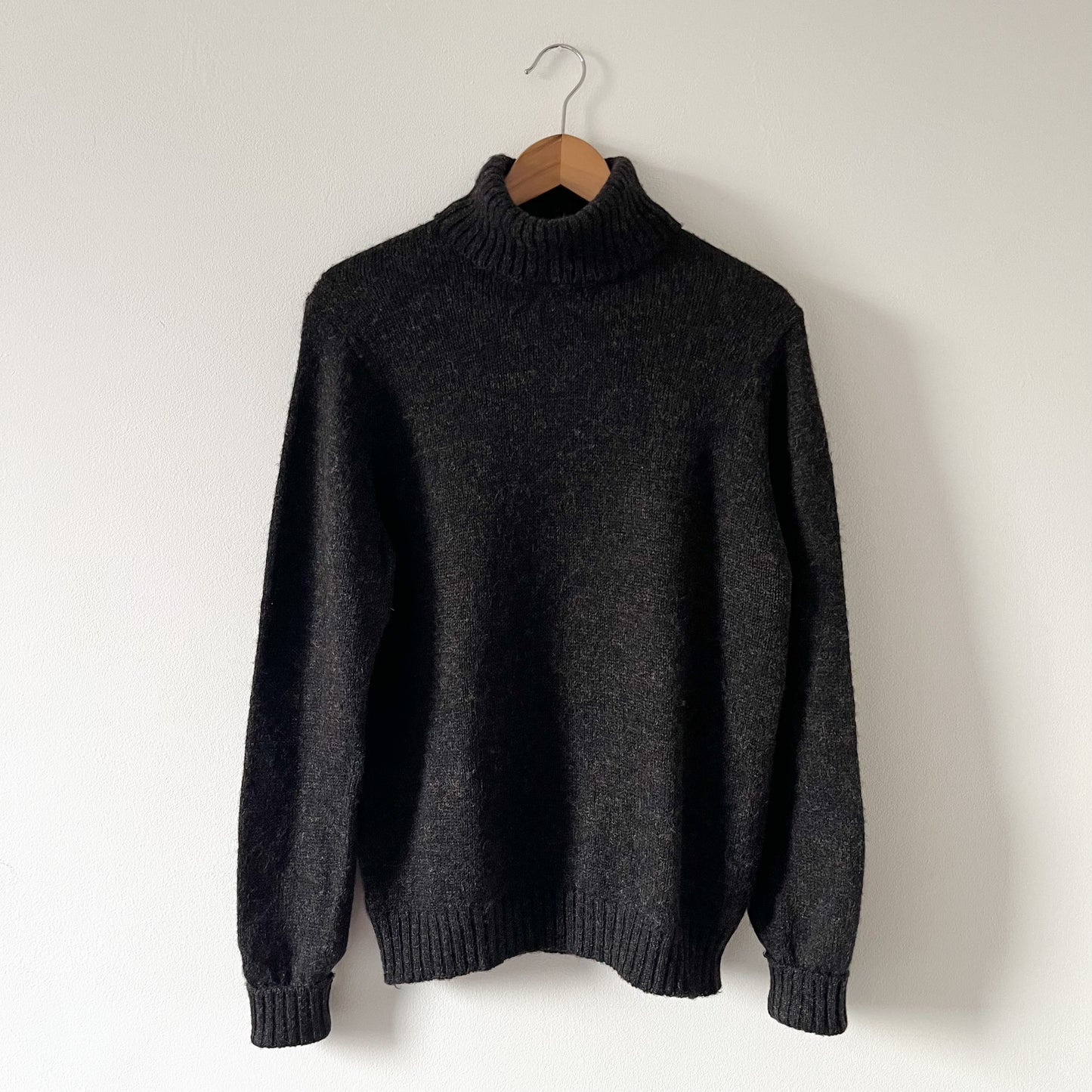 Shetland wool dark brown turtleneck